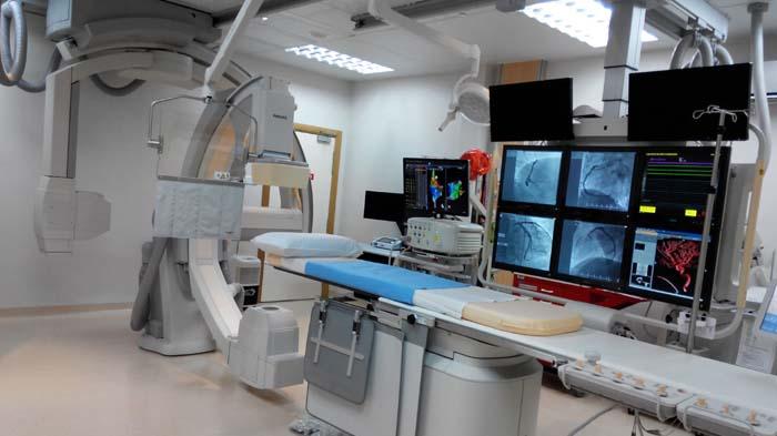 Alat Medis Canggih Terbaru di Rumah Sakit Modern: Jenis, Fungsi, Inovasi Teknologi Kesehatan, Tantangan Penggunaan, dan Masa Depan Layanan Medis Berbasis Teknologi Digital di Indonesia