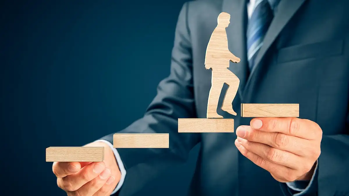 Pengembangan Karier Jangka Panjang: Strategi, Langkah Praktis, Kompetensi, Tantangan, dan Manfaat untuk Membangun Profesionalisme, Stabilitas, dan Kesuksesan Pegawai dalam Dunia Kerja Modern