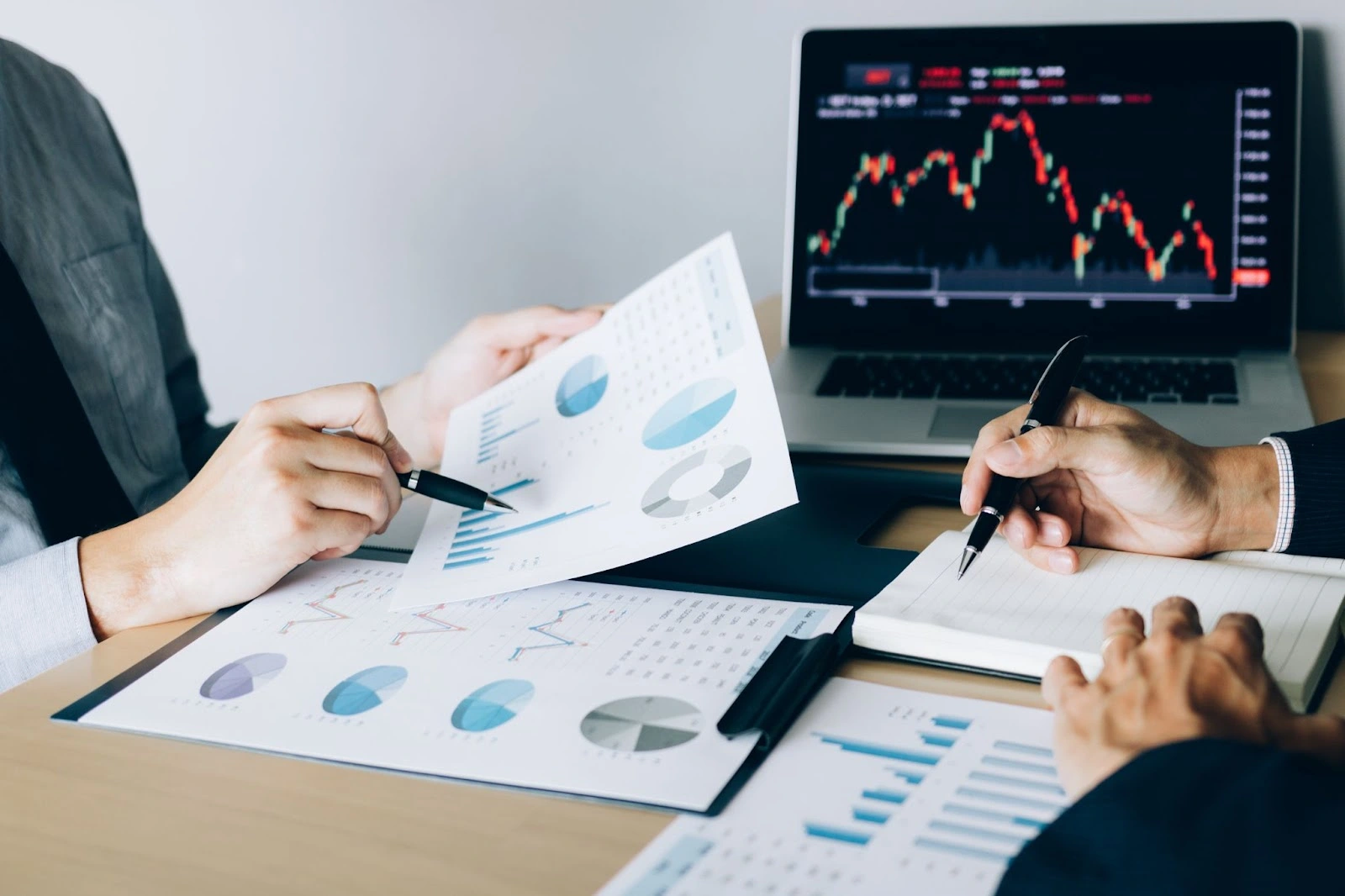 Tips Mencari Investor Bisnis: Strategi Efektif, Cara Menjalin Relasi, Membuat Proposal Profesional, dan Meningkatkan Kepercayaan Investor untuk Meningkatkan Kesuksesan Perusahaan Anda di Pasar Kompetitif