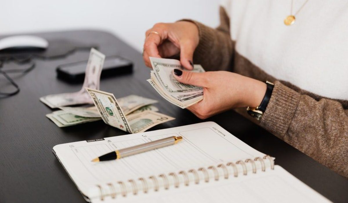 Pengelolaan Keuangan Pribadi Efektif sebagai Strategi Cerdas Mengatur Penghasilan, Mengendalikan Pengeluaran, dan Mewujudkan Stabilitas Finansial Jangka Panjang